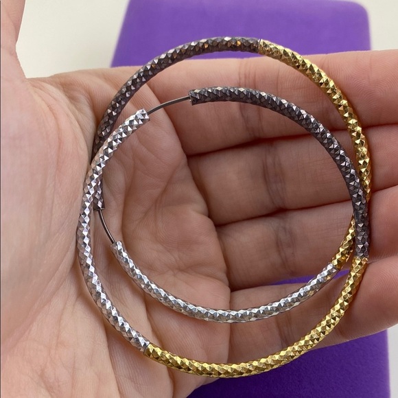💛 Elegant Gold, Silver & Gunmetal Diamond Cut Hoops - Picture 3 of 4